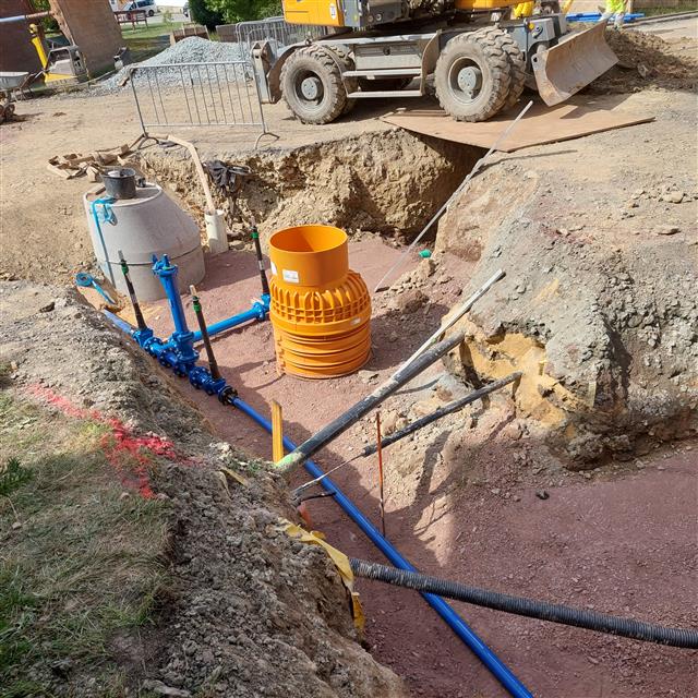 Eßbach, Kirchgasse Bau von Schutz und Regenwasserkanal, Trinkwasserleitung, Gasfaser-Leerrohr und Straßenbau