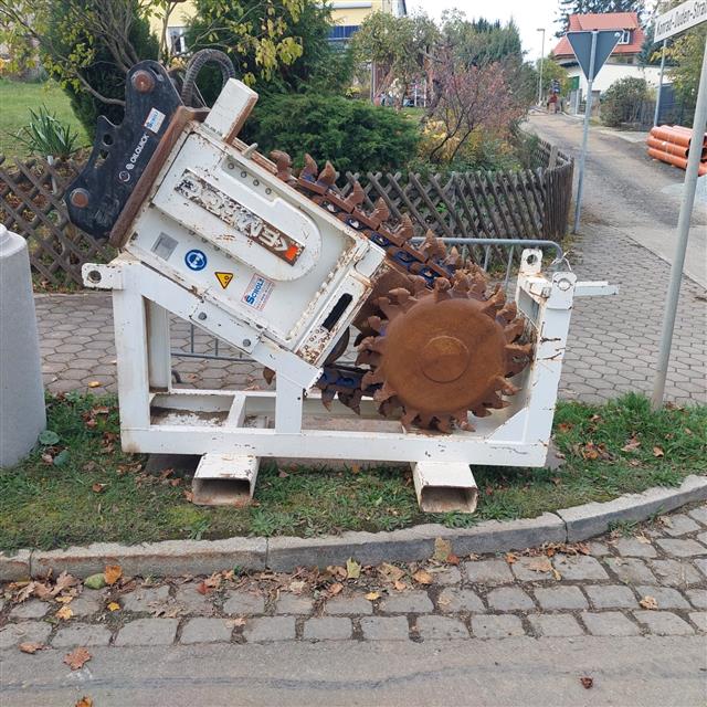 Schraßenbau, Kanal und Wasserleitungsbau in Schleiz, Konrad-Duden-Straße Einsatz Felsfräse!