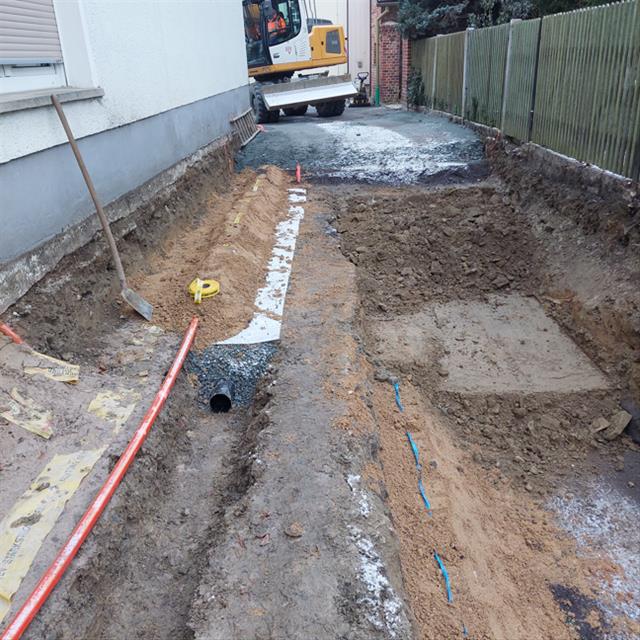 Eßbach, Kirchgasse Bau von Schutz und Regenwasserkanal, Trinkwasserleitung, Gasfaser-Leerrohr und Straßenbau